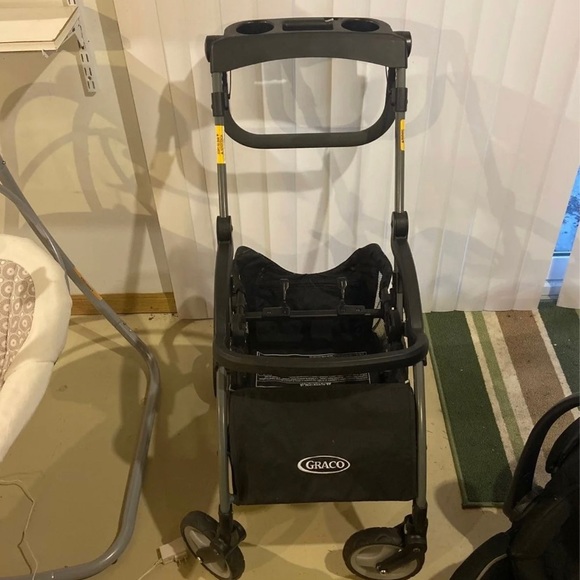 graco snugride infant carseat and stroller - Picture 3 of 6